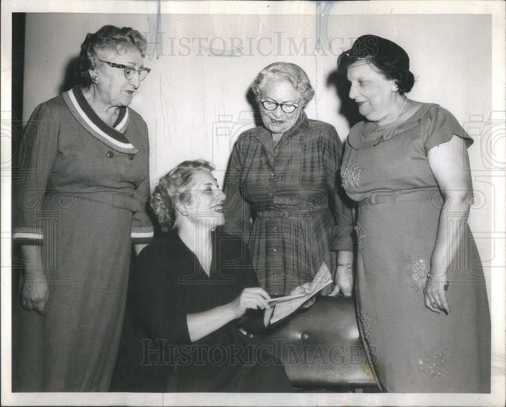 1959 Press Photo Auxilliary Lunch,Mrs R Lapin,Mrs FI Chern - Historic Images