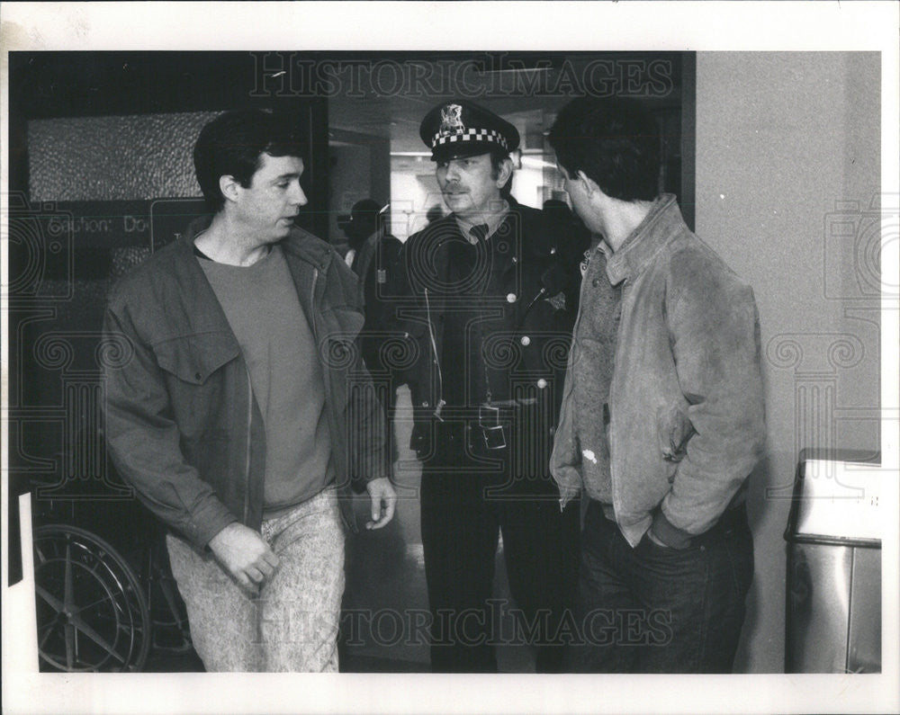 1988 Press Photo The brothers of Michael Lappe, wounded police officer at - Historic Images