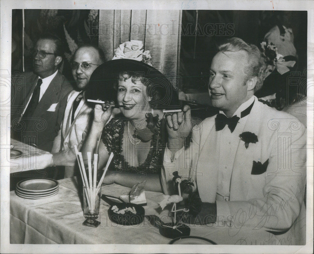 1949 Press Photo Pauline Langton New York dining spot Norman Chelquist - Historic Images