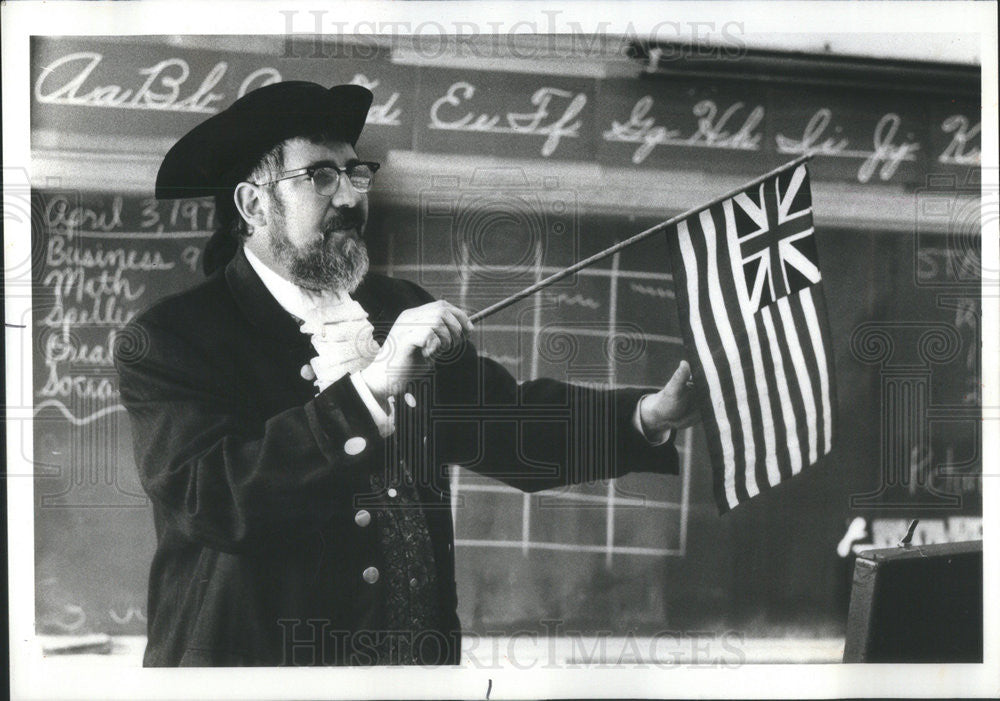 1979 Press Photo Roger LaRaus Alias Obadiah LaRaus In Colonial Outfit Lincolnwd - Historic Images