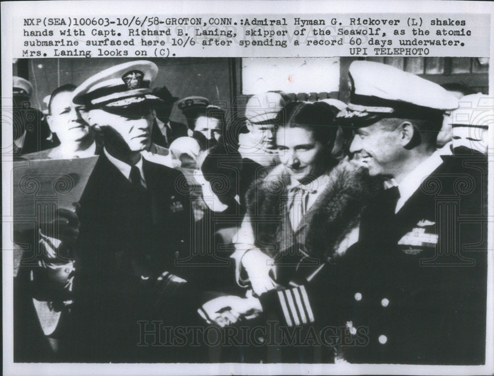 1958 Press Photo Admiral Hyman Rickover Shakes Hands With Capt Richard Laning - Historic Images