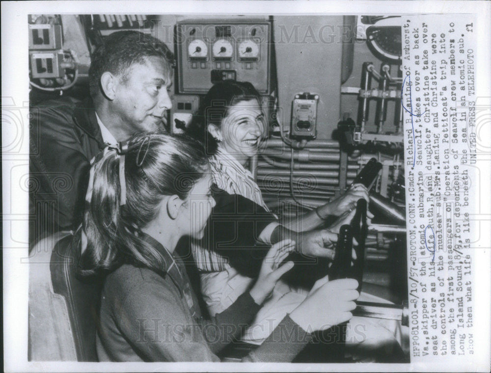 1957 Press Photo Cmdr Richard Laning Lets His Wife &amp; Daughter Steer Seawolf - Historic Images