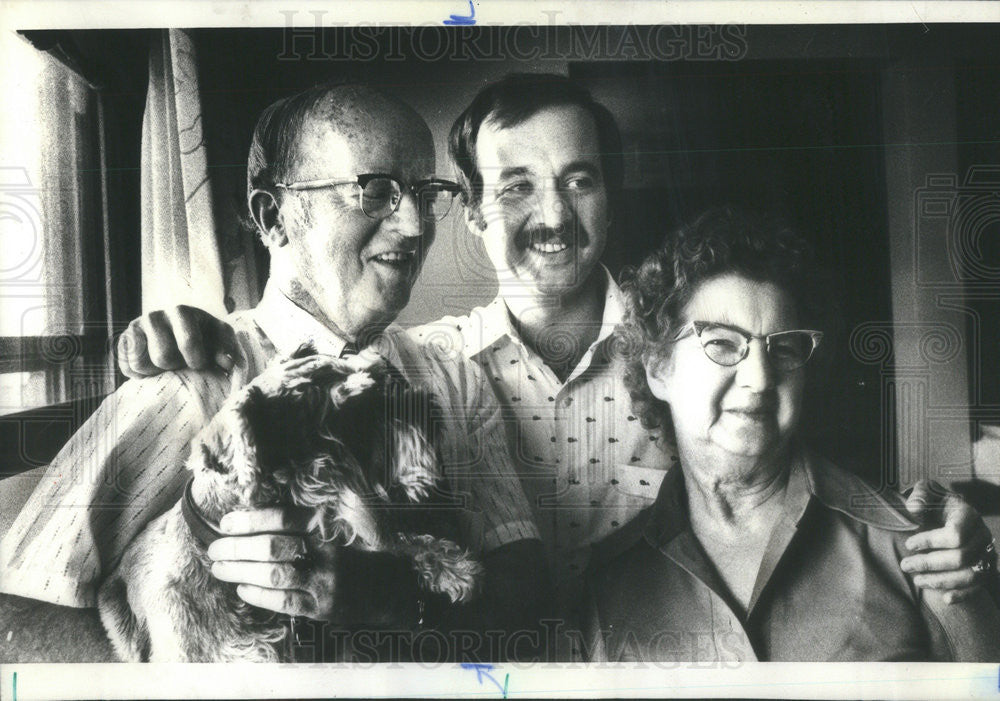 1977 Press Photo James Tobin Parents Lawrence Ann President Taxpayers United - Historic Images