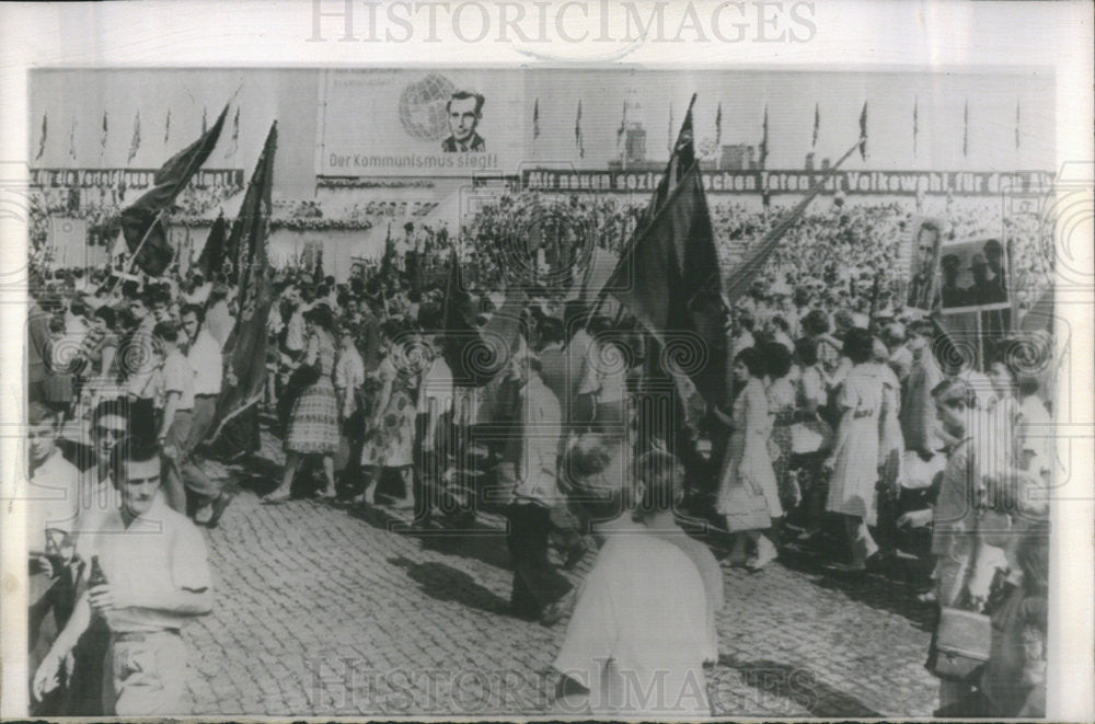 1961 Press Photo East Germans Parade For Russian Cosmonaut Maj. Gherman Titov - Historic Images