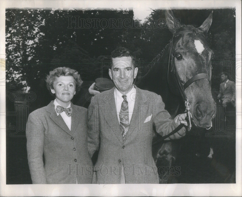 1950 Press Photo Lake Forest Ill Horse show,Dr and Mrs Wm Looby and their horse - Historic Images