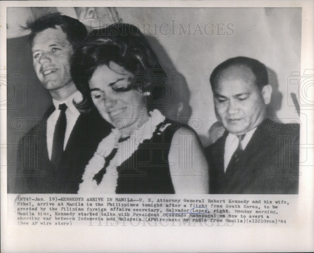 1964 Press Photo Robert Kennedy Attorney General Wife Philippines Salvador Lopes - Historic Images