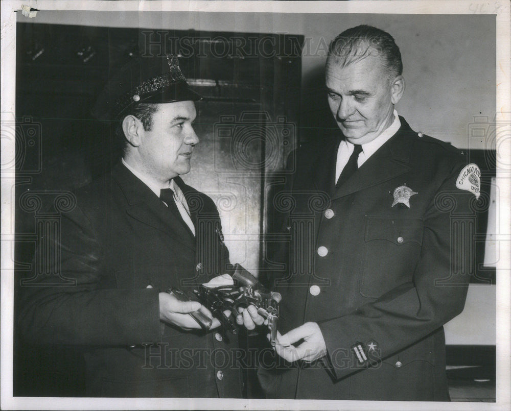 1969 Press Photo Policeman Carl Oena &amp; Lt George Mikell with Suspects Gun - Historic Images