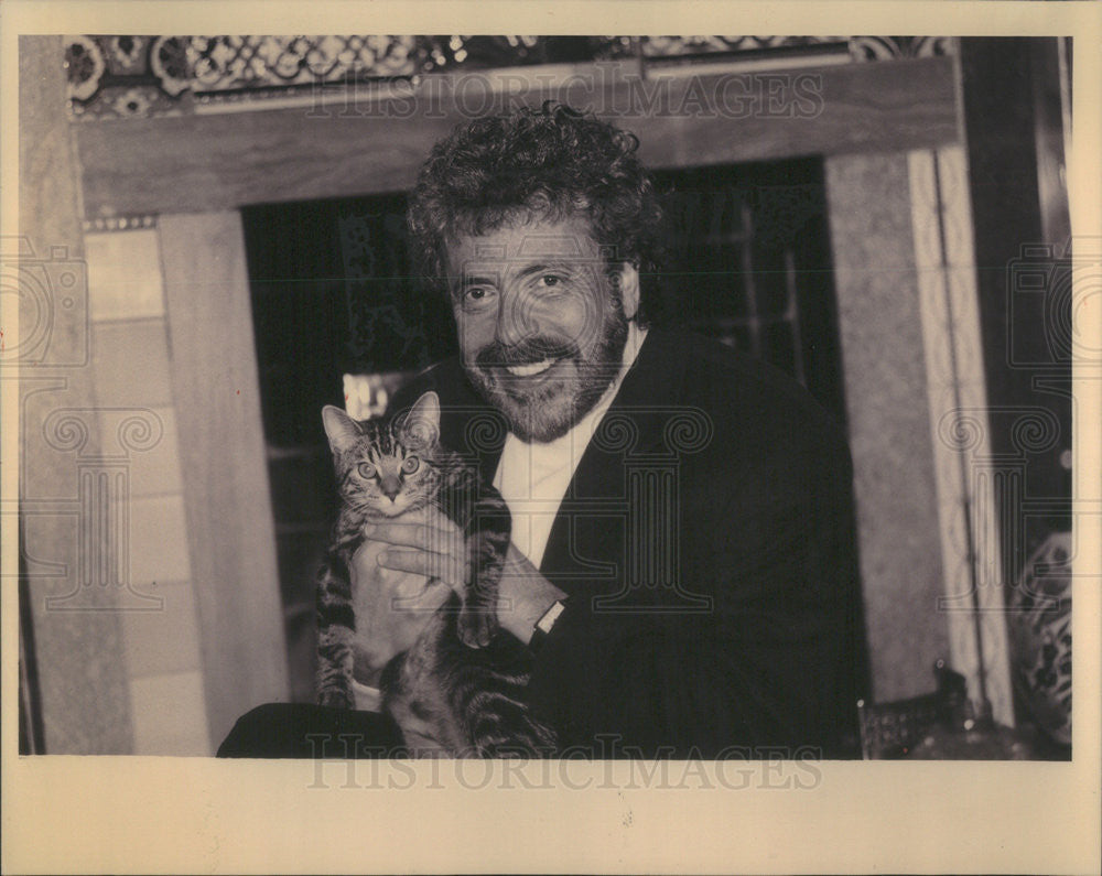 1994 Press Photo Musician Stanley Paul adopted Gracie - Historic Images