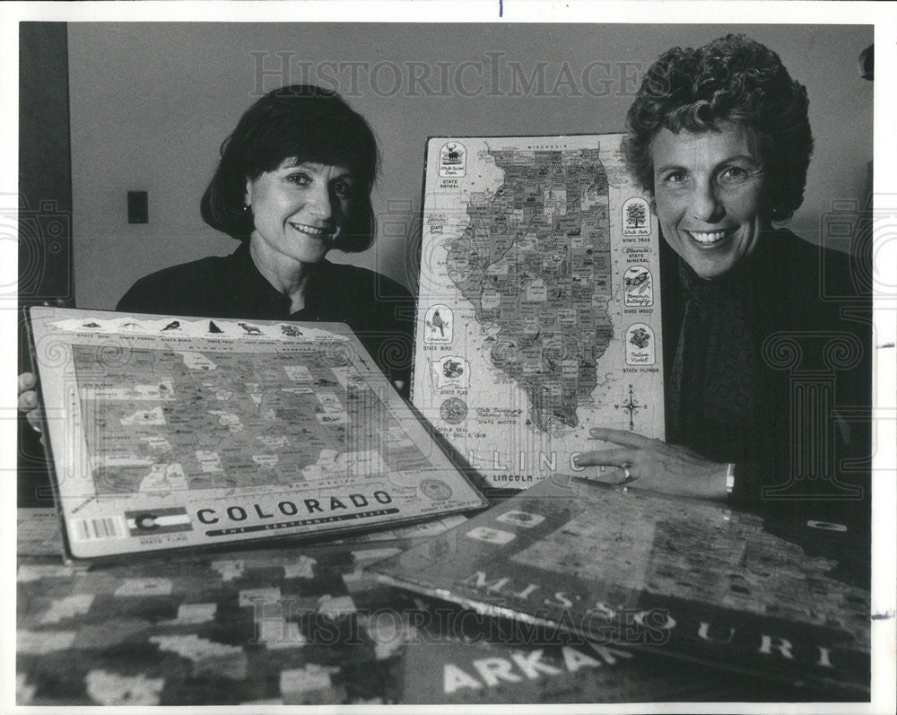 1986 Press Photo Shelia Austin and Barbara Peirce show off their map puzzles - Historic Images
