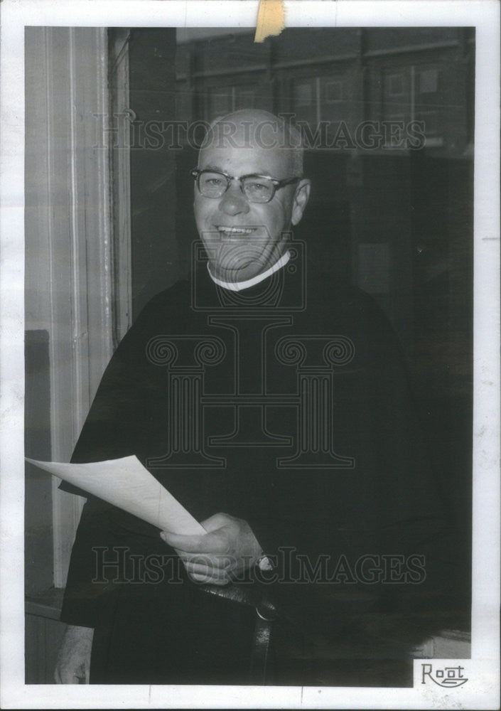 1966 Press Photo Rev Joseph J O&#39;Malley OSA Taking Assignment in Flint Michigan - Historic Images