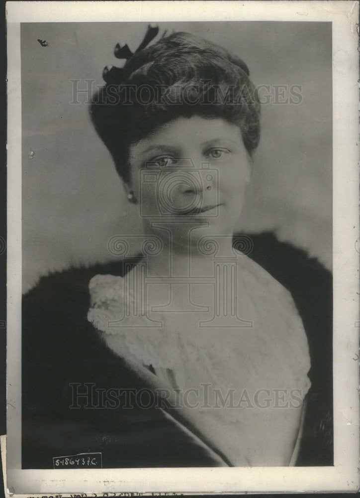 1960 Press Photo Mrs J. Hulter Wife of first Councillor at American embassy Lond - Historic Images