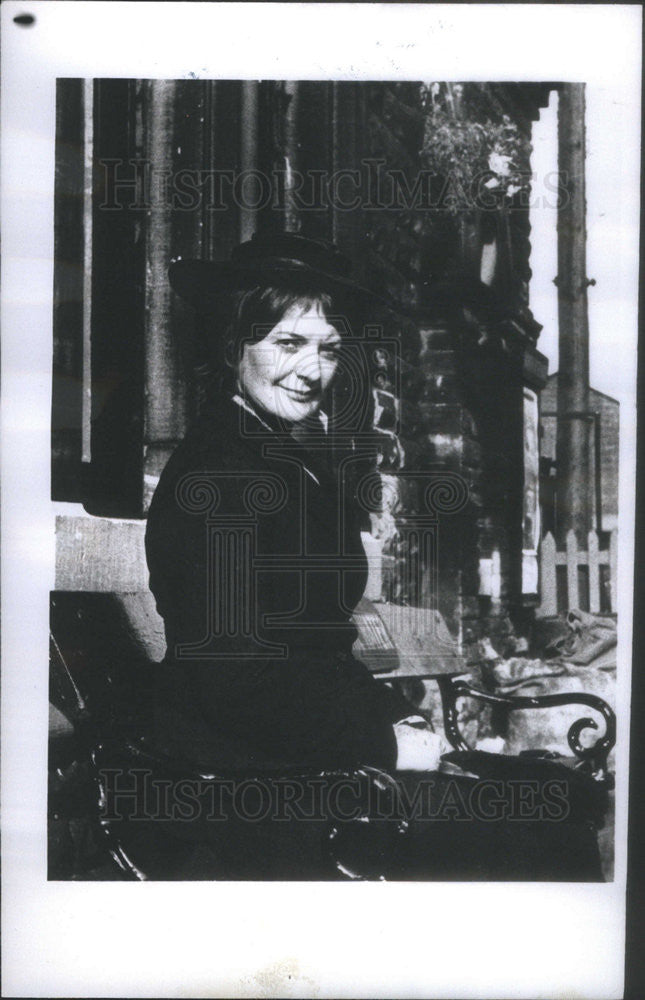 1975 Press Photo Jane Lapotaire in The Black Dog With Stephan Chase - Historic Images