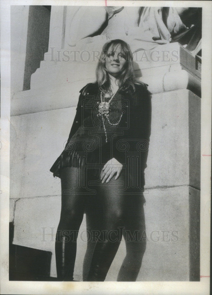 1968 Press Photo Cathy Macauley Indian Tunic Navajo Silver Bead Jewelry Fashion - Historic Images