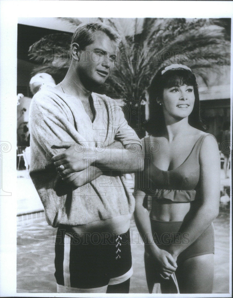 1963 Press Photo Actors Troy Donague Stefanie Powers Palm Springs Weekend Movie - Historic Images