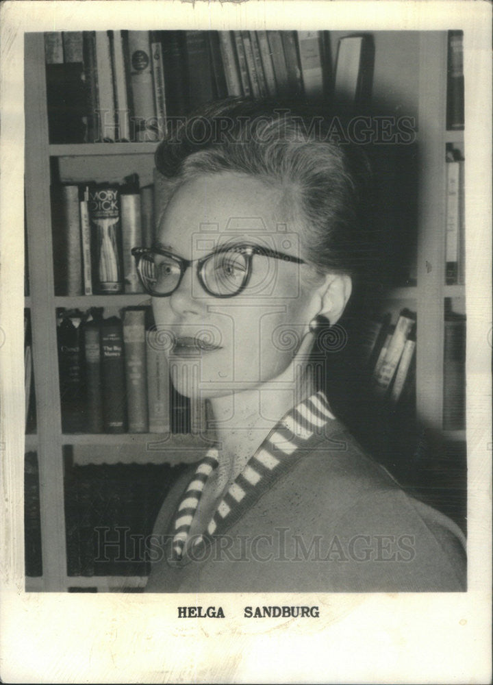 1958 Press Photo Helga Sandburg Author The Wheel Of Earth - Historic Images