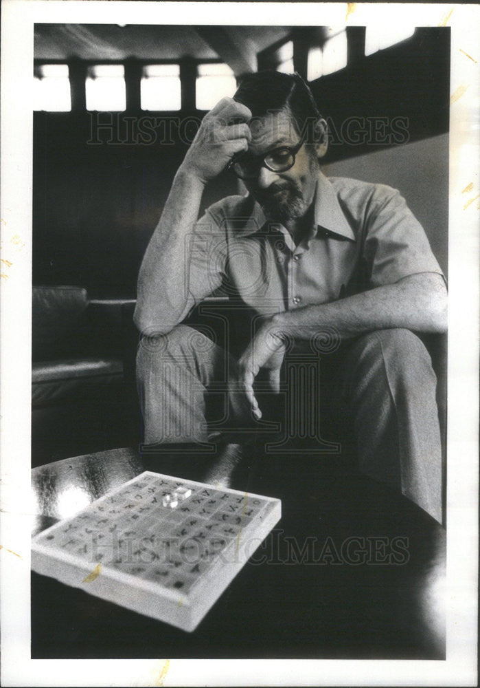 1972 Press Photo Bill Powers inventor and engineer with his game &quot;Tripples.&quot; - Historic Images