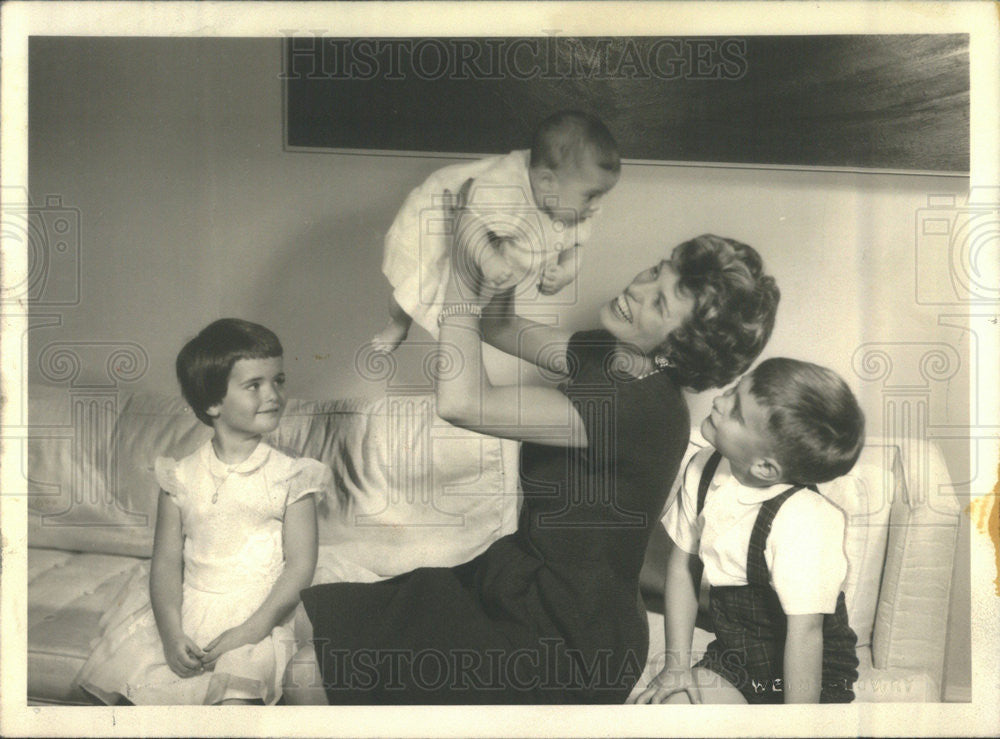 1960 Press Photo Eunice Kennedy Shriver,children Maria,Bobby,Timmy - Historic Images