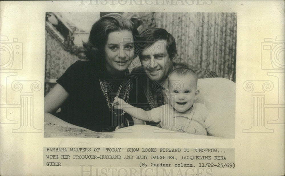 1969 Press Photo Barbara Walter, with her husband and daughter Jaqueline Dena - Historic Images