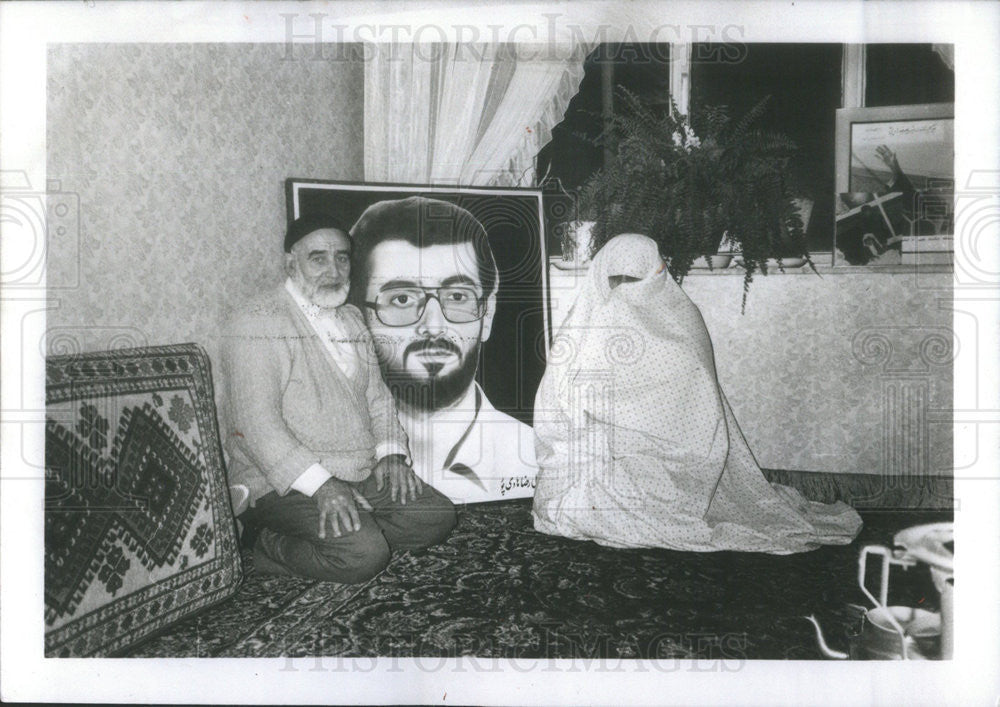 1986 Press Photo Parents Of Ali-Reza Habipour Are Proud Of Their Son - Historic Images