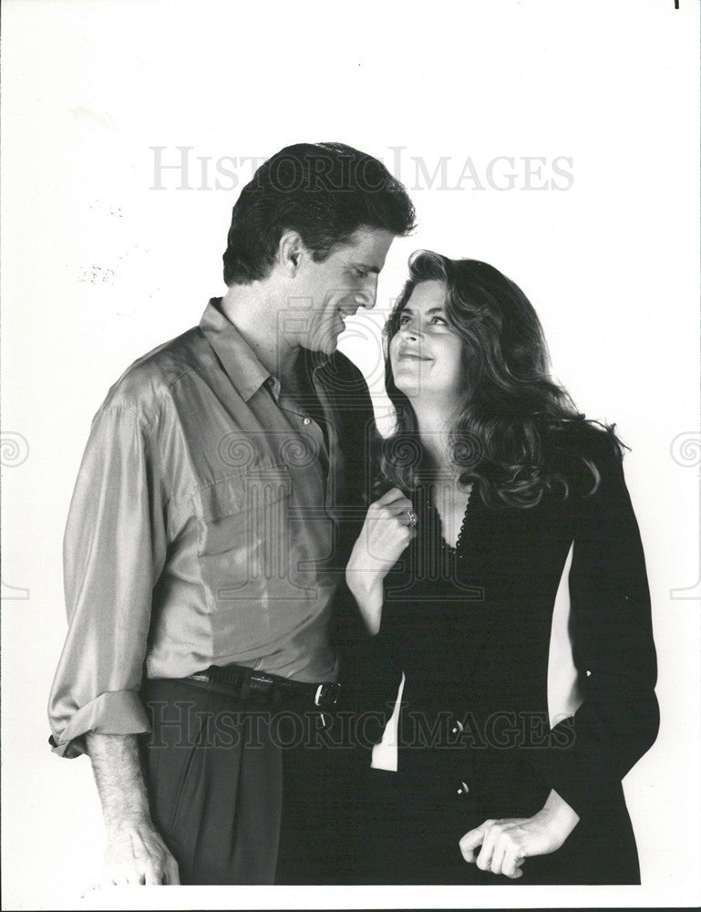 1991 Press Photo Ted Danson &amp; Kirstie Alley on &quot;Cheers: - Historic Images