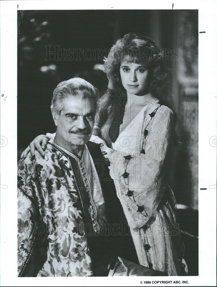 1986 Press Photo Omar Sharif and Nancy Travis in &quot;Harem&quot; - Historic Images