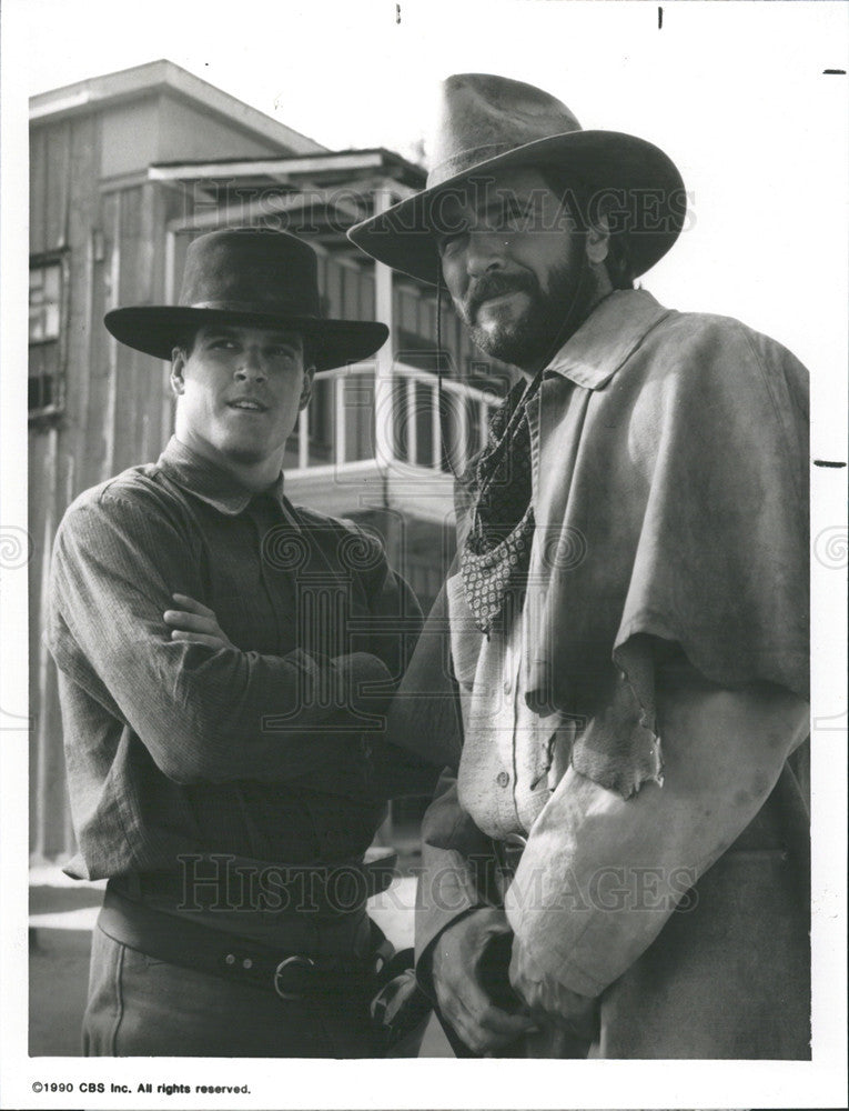 1990 Press Photo John Terlesky &amp; Lee Horsley on CBS&#39;s &quot;Guns of Paradise&quot; - Historic Images