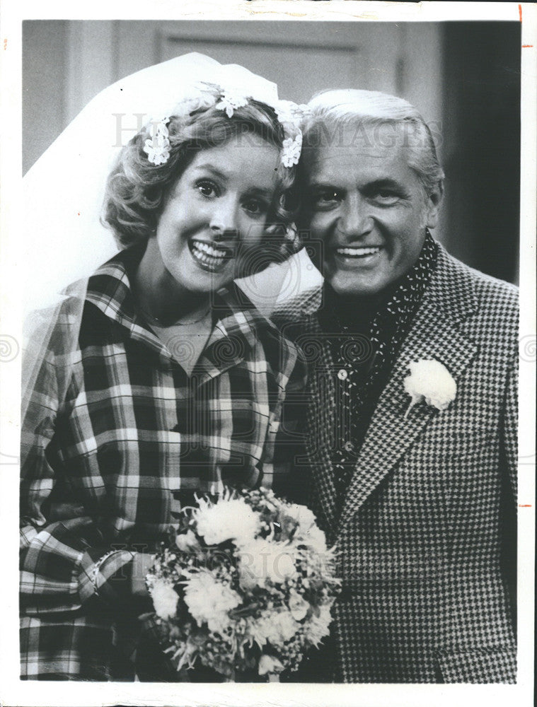 1976 Press Photo Georgia Engel, Ted Knight in The Mary Tyler Moore Show&quot; - Historic Images