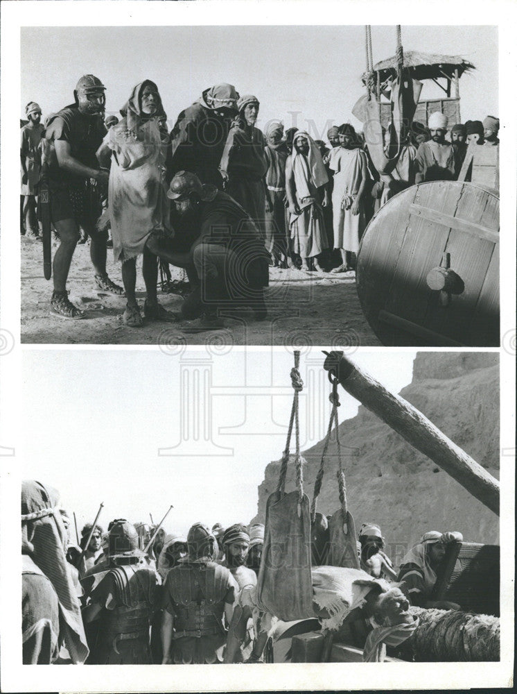 1981 Press Photo Scene from Masada  Roman Soldiers Catapult Slave to his Death - Historic Images