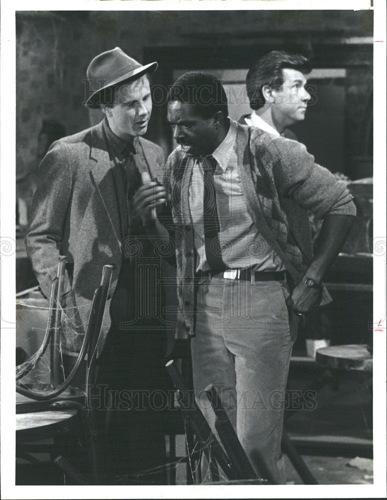 1985 Press Photo Charles Robinson and Harry Anderson in &quot;Night Court&quot; - Historic Images