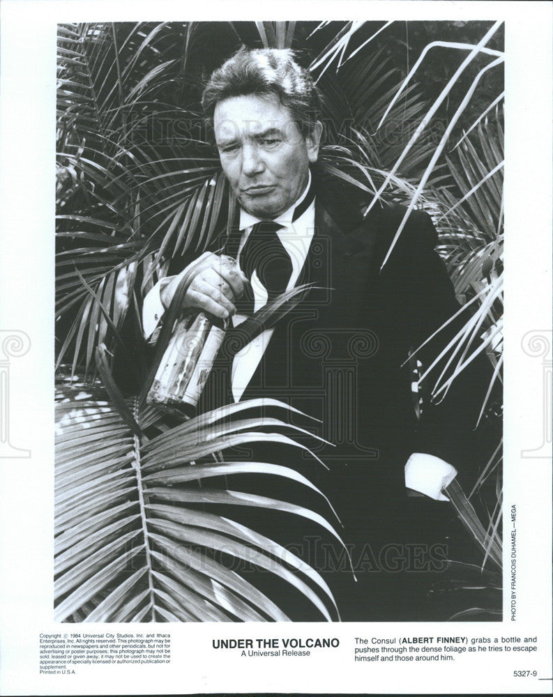 Undated Press Photo Albert Finney in &quot;Under the Volcano&quot; - Historic Images