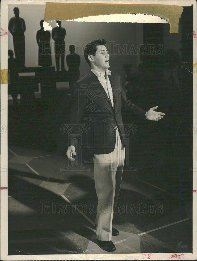 1958 Press Photo Eddie Fisher of &#39;The Eddie Fisher Show&#39; - Historic Images