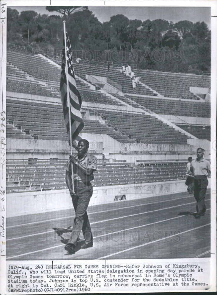 1960 Press Photo Rafer Johnson Rehearsing Olympic Parade - Historic Images