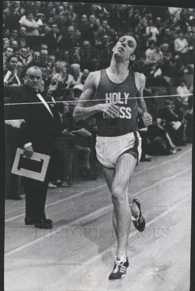 1970 Press Photo art dulong of holy cross - Historic Images