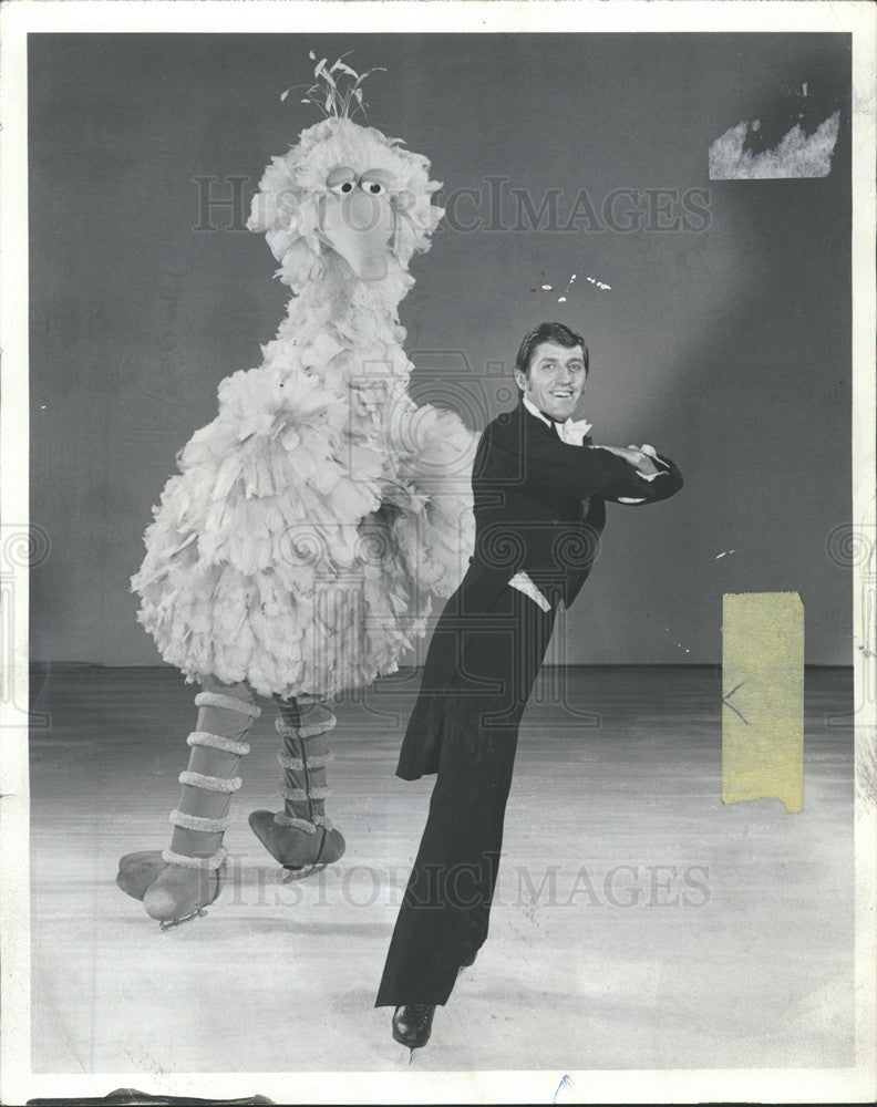 1978 Press Photo richard dwyer ice skating big bird Fun on ice - Historic Images