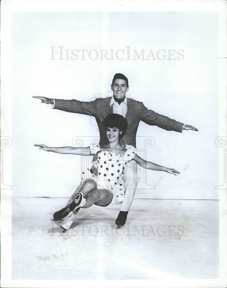 1965 Press Photo Pretty Duo Richard Dwyer - Historic Images