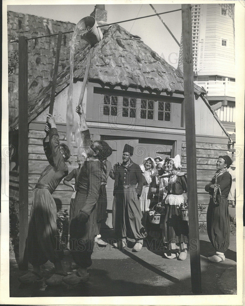 1934 Press Photo The Dutch Village - Historic Images