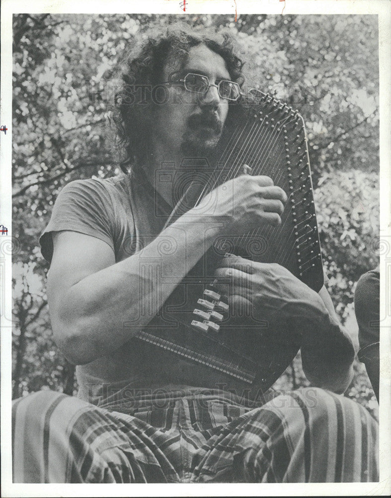 1976 Press Photo Musician Bryan Bowers - Historic Images