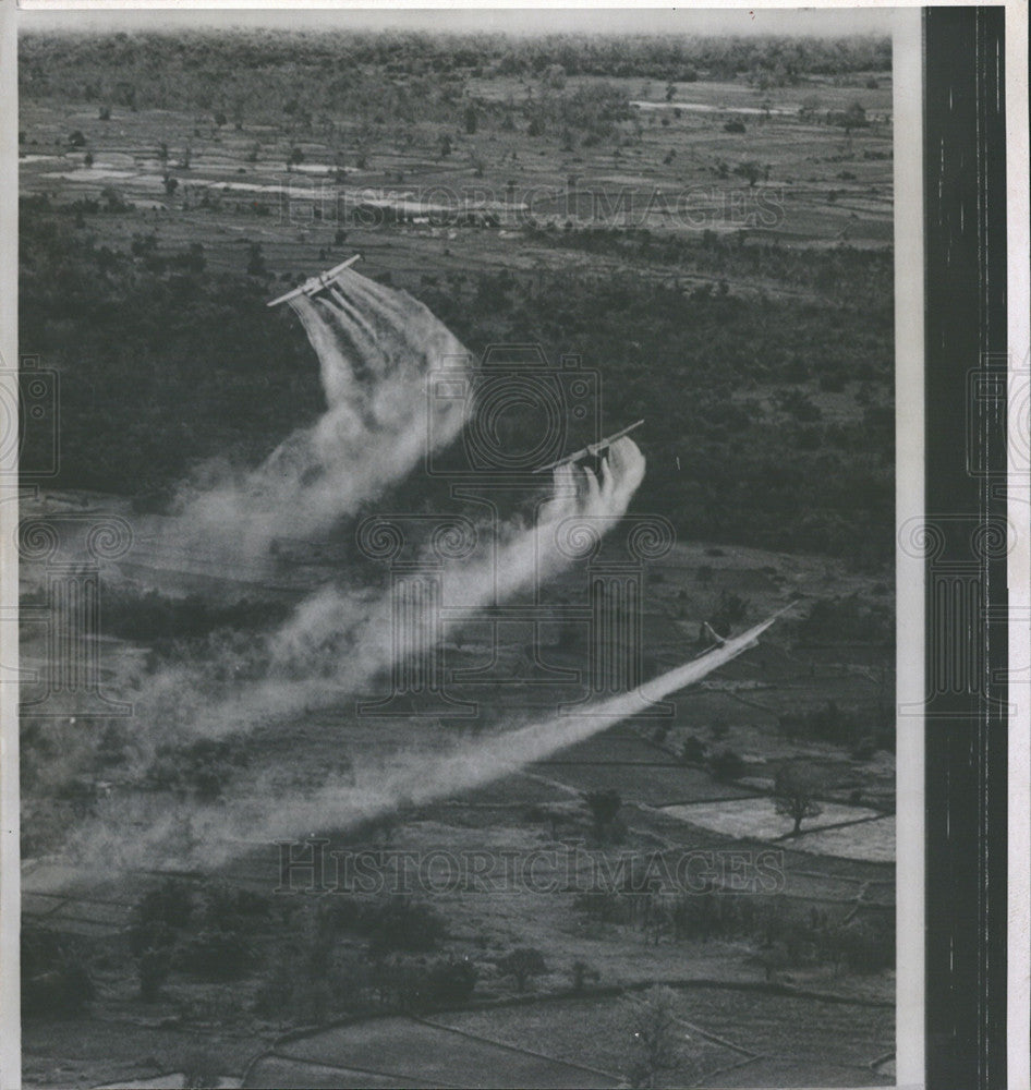 1966 Press Photo Three U.S. Air Force UC123 Providers spray defoliant chemicals. - Historic Images