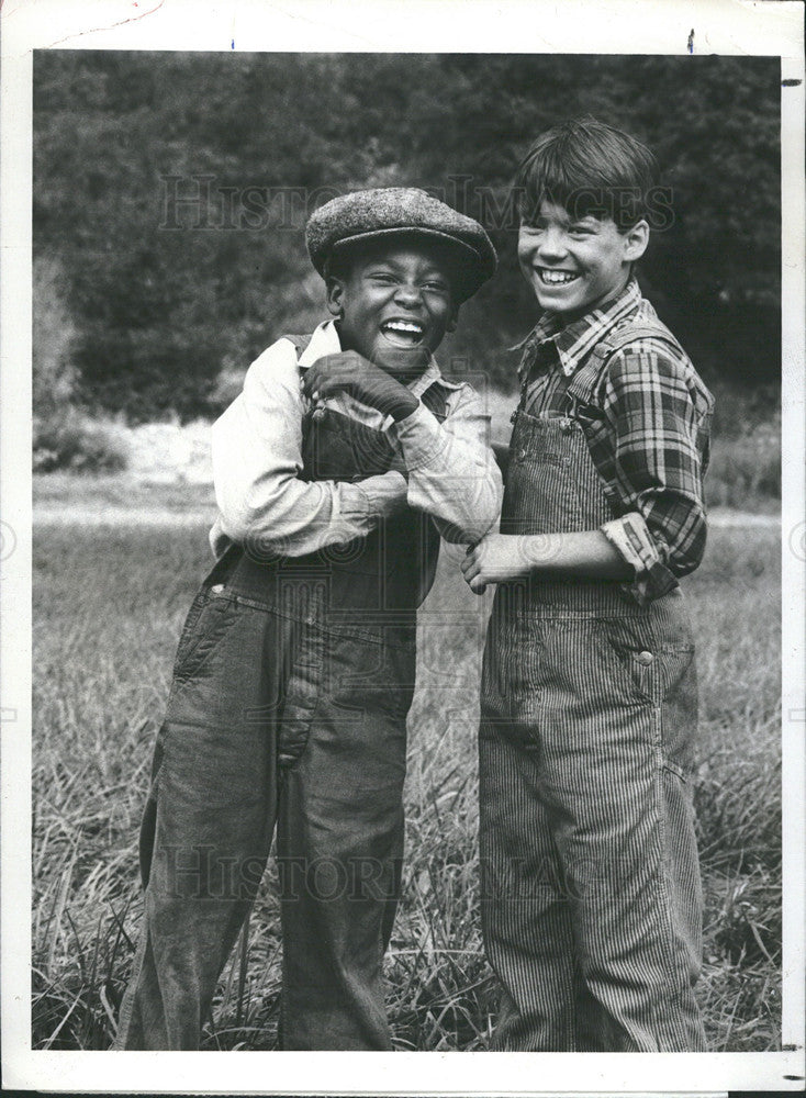 1980 Press Photo Jermain Johnson &amp; Brian Wilson in &quot;Palmerstown&quot; - Historic Images