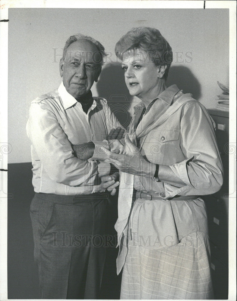 1984 Press Photo Jose Ferrer &amp; Angela Lansbury in &quot;Murder, She Wrote&quot; - Historic Images