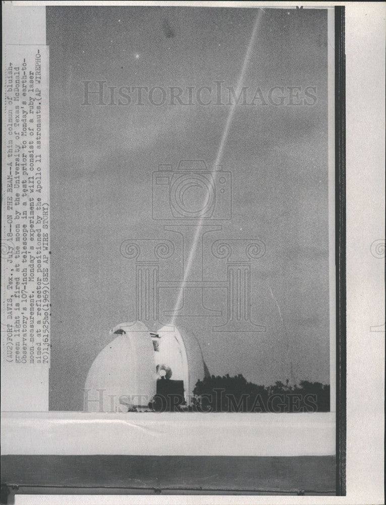 1969 Press Photo Ruby Laser Beam  at McDonald Observatory Measures Earth to Moon - Historic Images