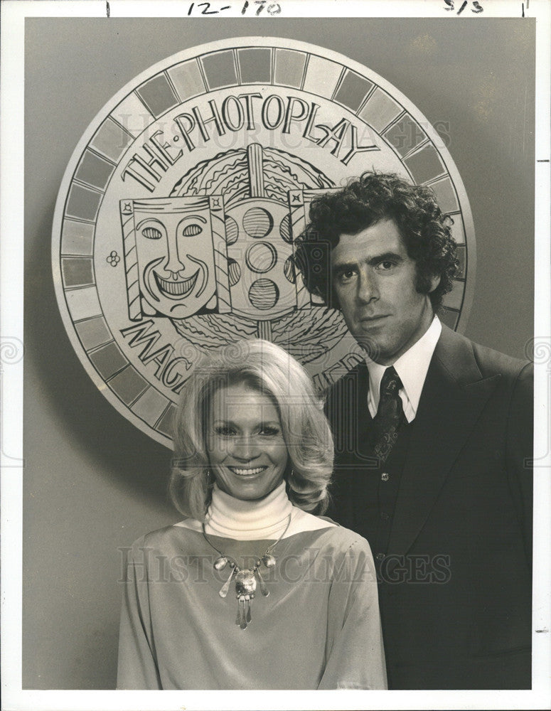 1977 Press Photo Actors Angie Dickinson &amp; Elliott Gould Host 56th Photoplay Show - Historic Images