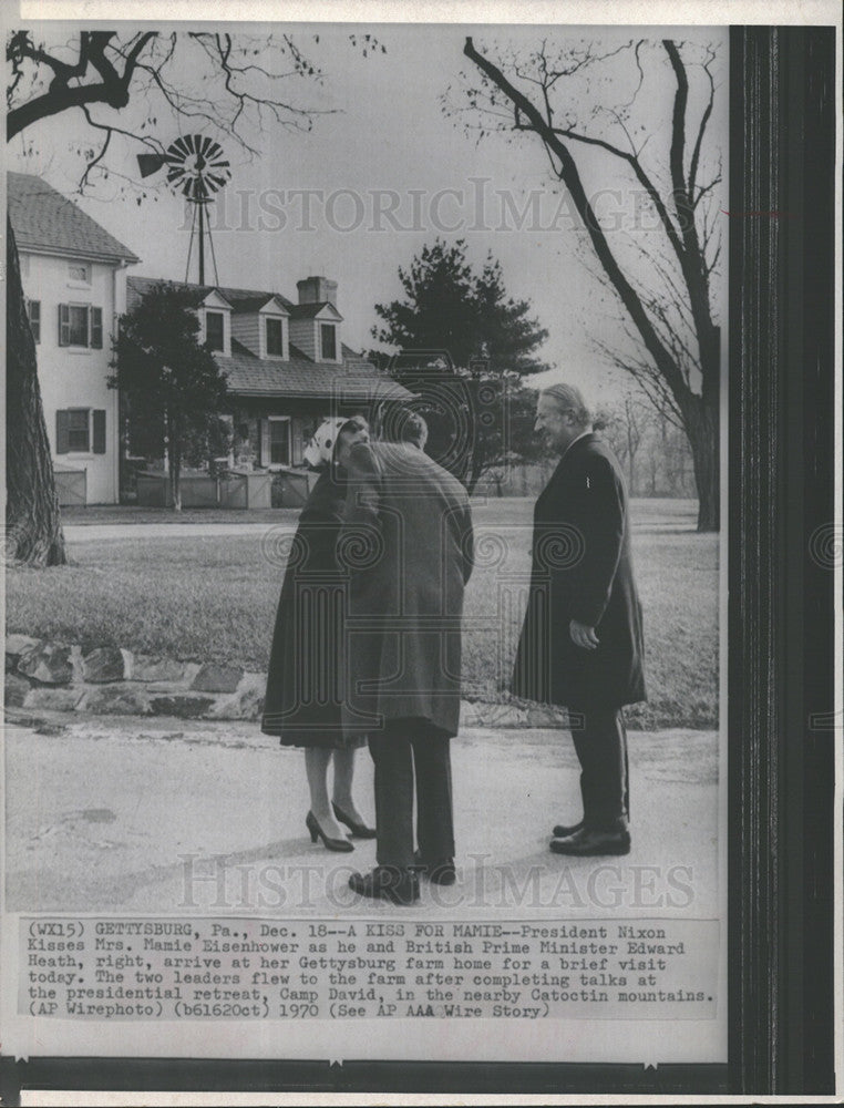 1970 Press Photo Pres Nixon kisses Mrs Eisenhower Prime Minister Edward Heath - Historic Images