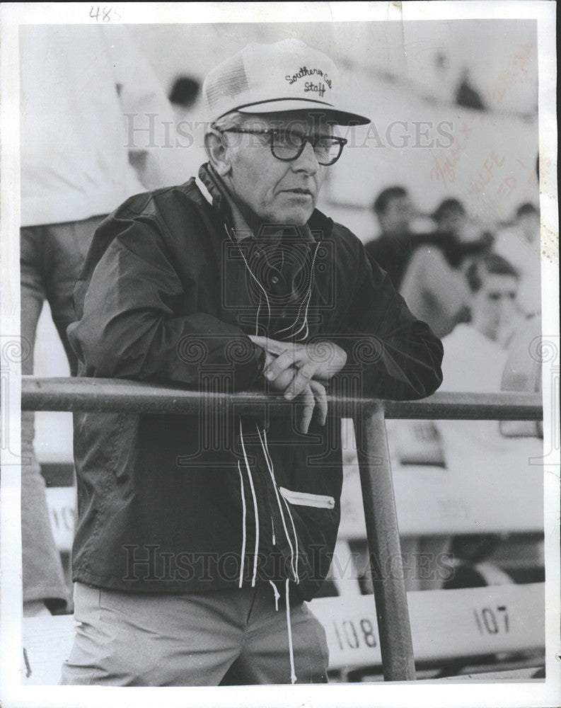 1971 Press Photo Verne Wolfe USC Head Track Coach - Historic Images
