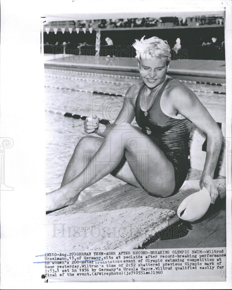 1960 Press Photo Wiltrud Urselmann Sits Poolside After Record Breaking Performnc - Historic Images