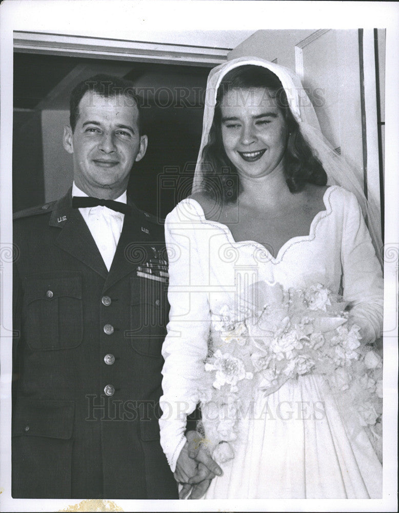 1953 Press Photo Korean War Hero Manuel Fernandez Jr Wedding Jean Marie Eberman - Historic Images