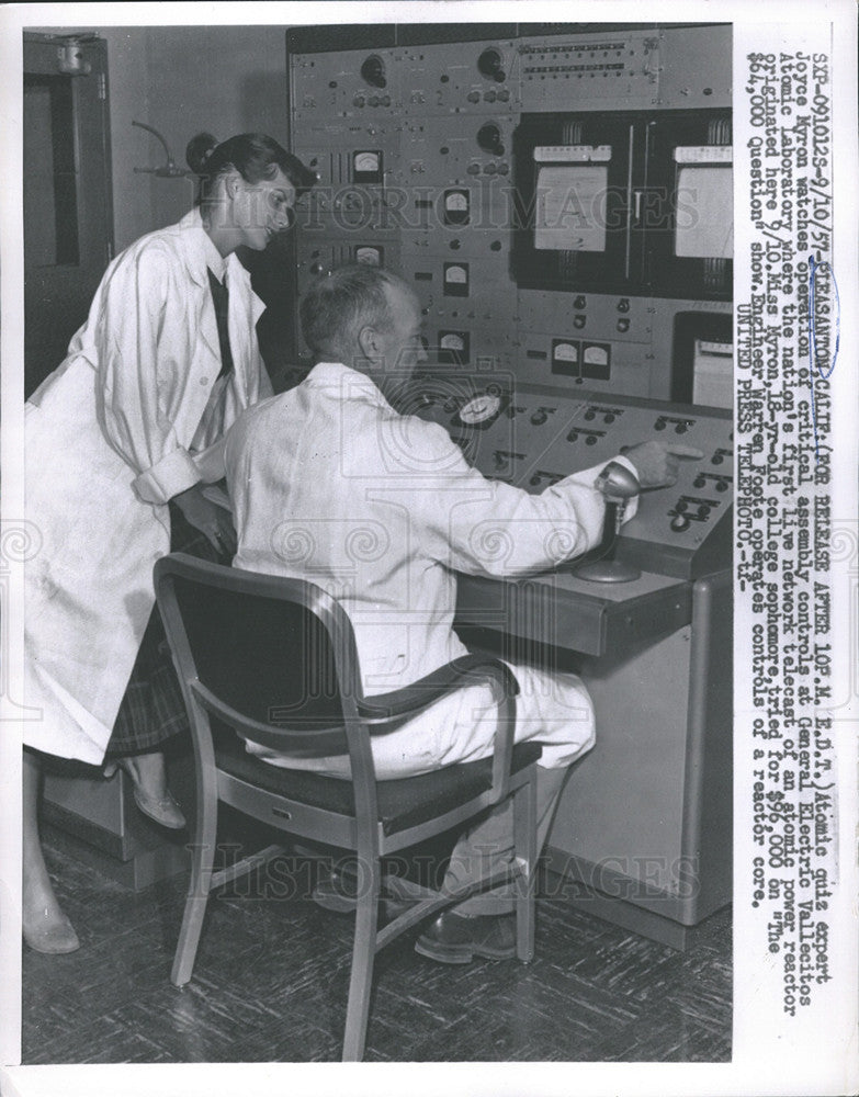 1957 Press Photo Atomic Quiz Expert Joyce Myron Assembly Controls General Electr - Historic Images