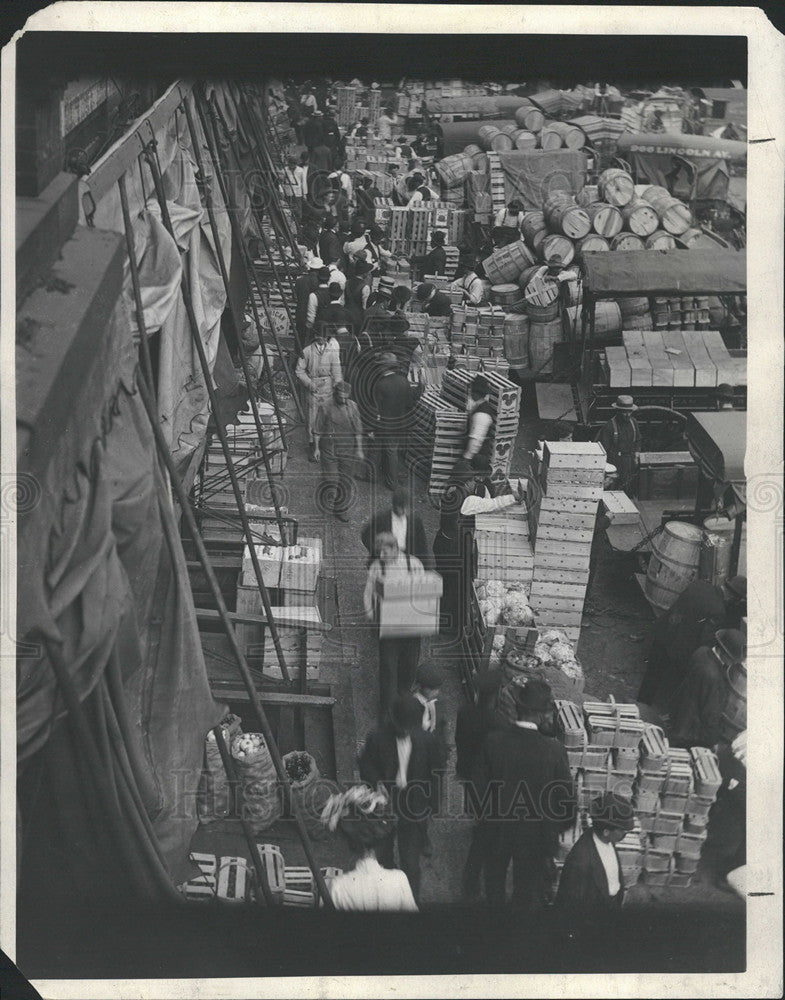 1913 Press Photo Scene South Water Street Market Tomatoes Potatoes - Historic Images