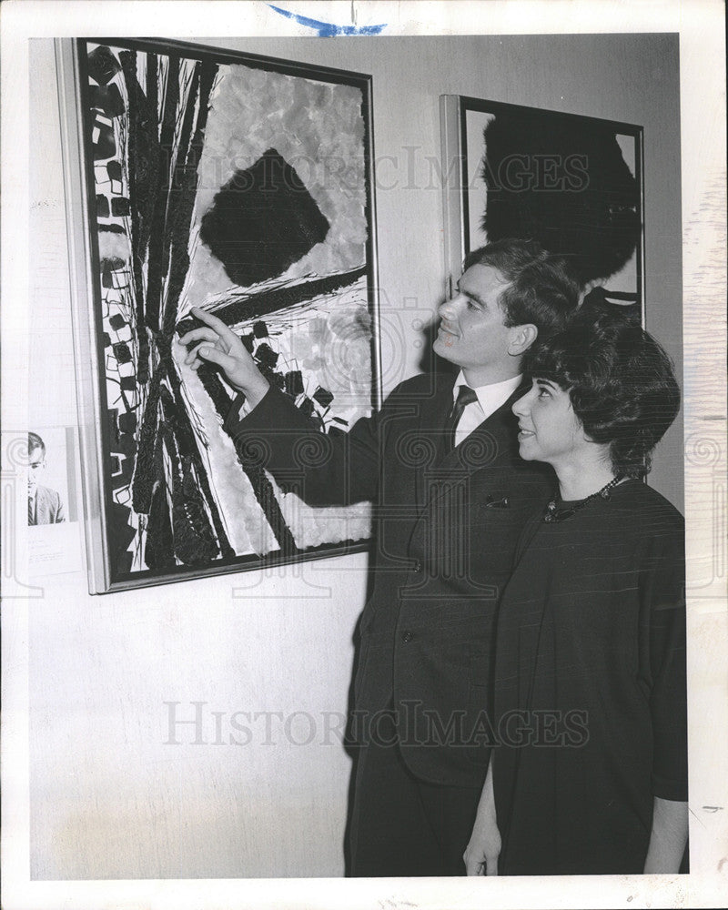 1964 Press Photo Mr. And Mrs. Frank P Akers Donated Their Art To Evans Fur Salon - Historic Images