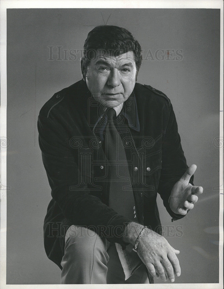 1977 Press Photo Actor Claude Akins As Det. Lt. Stonewall Jackson Huff CBS Show - Historic Images